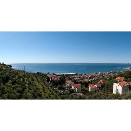 Tra Gli Ulivi Bed & Breakfast Pietra Ligure Exterior foto