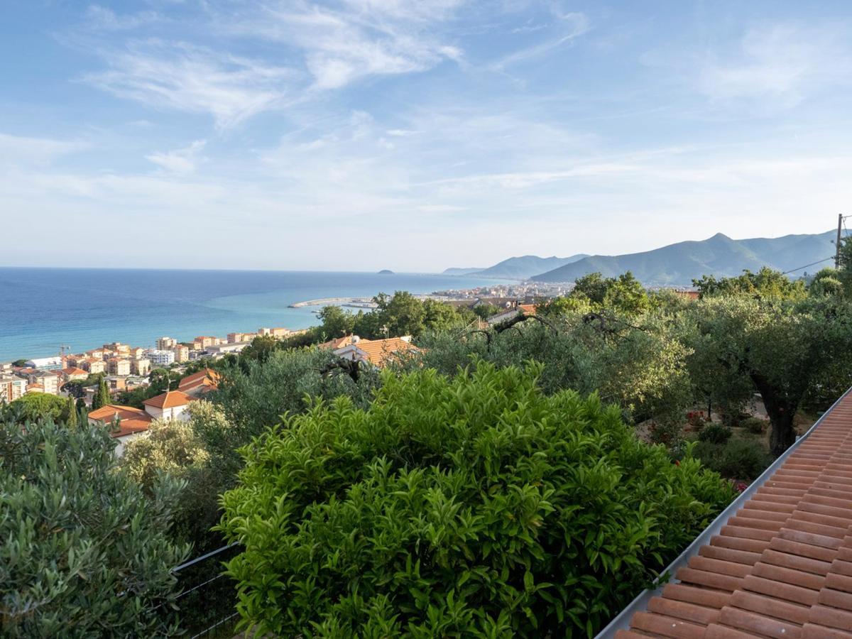 Tra Gli Ulivi Bed & Breakfast Pietra Ligure Exterior foto