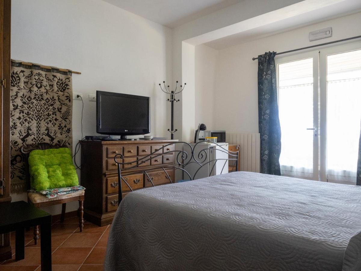 Tra Gli Ulivi Bed & Breakfast Pietra Ligure Exterior foto