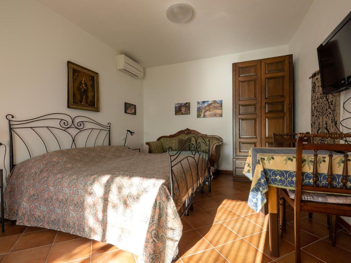 Tra Gli Ulivi Bed & Breakfast Pietra Ligure Exterior foto