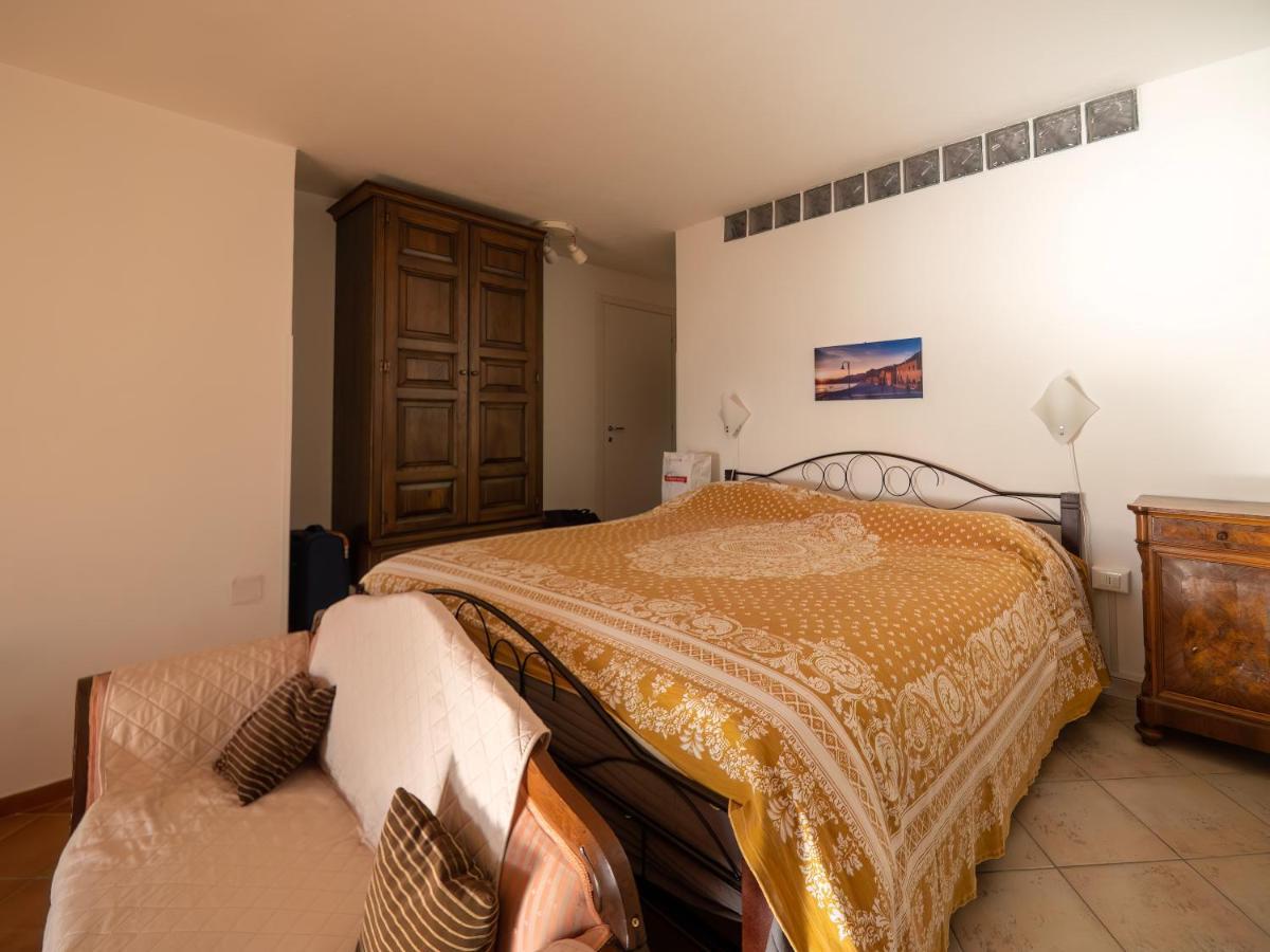 Tra Gli Ulivi Bed & Breakfast Pietra Ligure Exterior foto