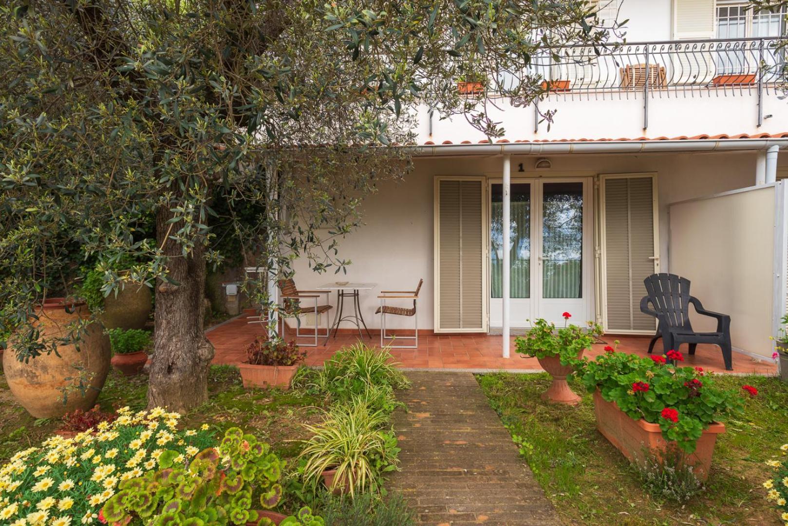 Tra Gli Ulivi Bed & Breakfast Pietra Ligure Exterior foto