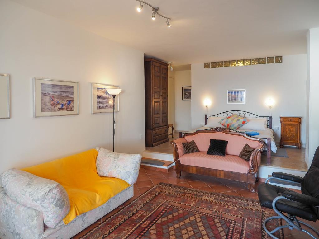 Tra Gli Ulivi Bed & Breakfast Pietra Ligure Cameră foto