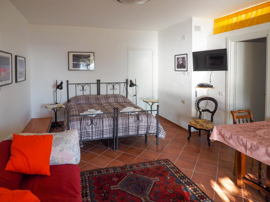 Tra Gli Ulivi Bed & Breakfast Pietra Ligure Exterior foto