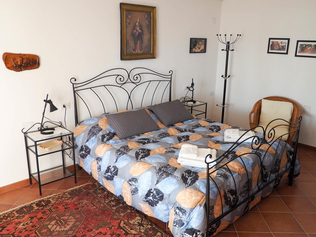 Tra Gli Ulivi Bed & Breakfast Pietra Ligure Cameră foto