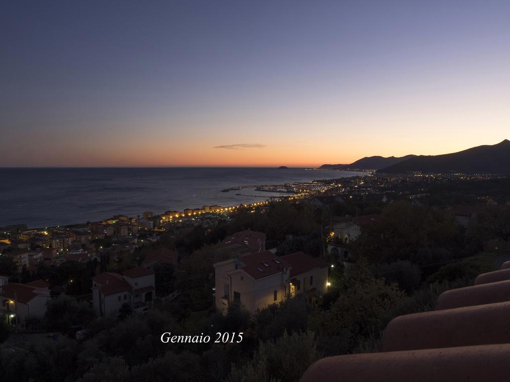 Tra Gli Ulivi Bed & Breakfast Pietra Ligure Exterior foto