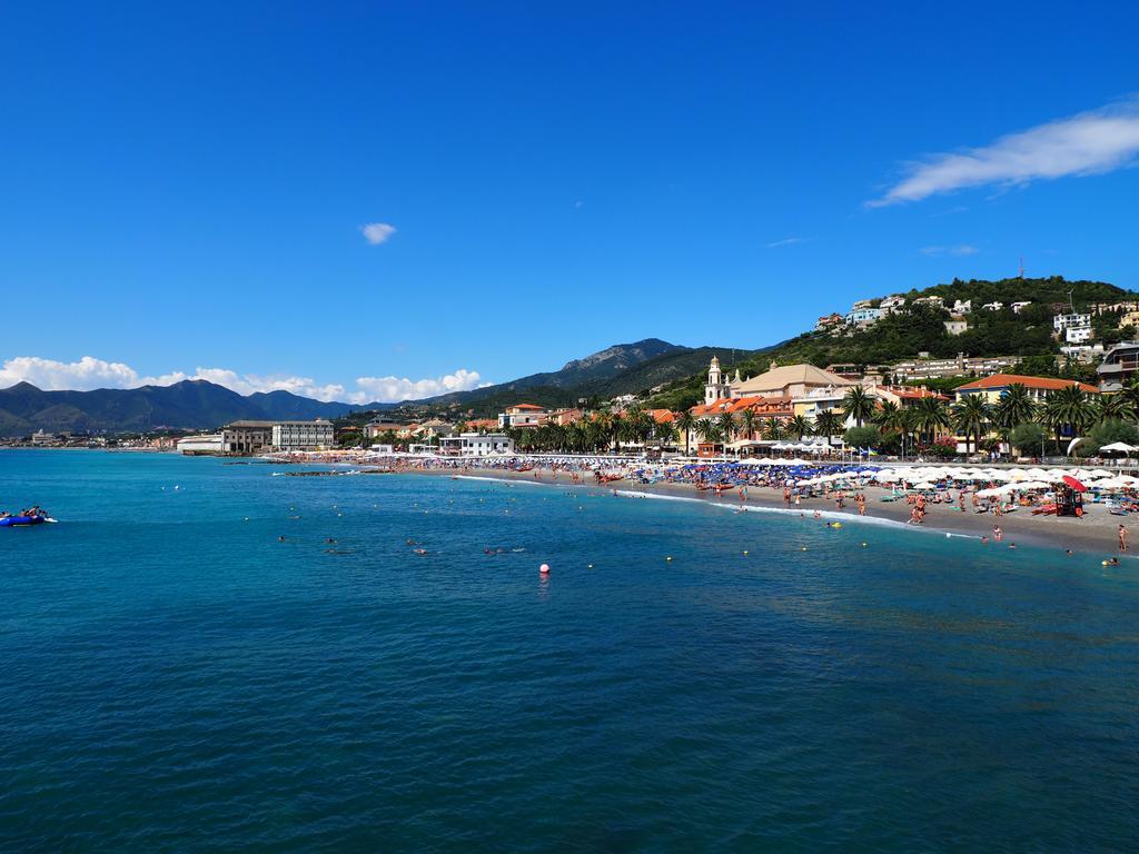 Tra Gli Ulivi Bed & Breakfast Pietra Ligure Exterior foto