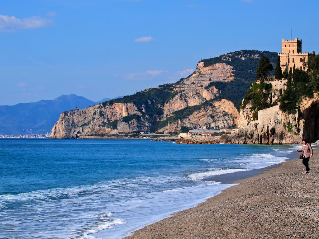 Tra Gli Ulivi Bed & Breakfast Pietra Ligure Exterior foto