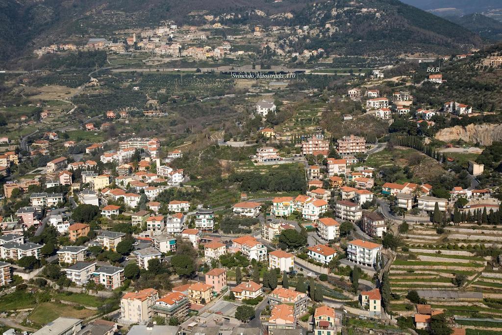Tra Gli Ulivi Bed & Breakfast Pietra Ligure Exterior foto