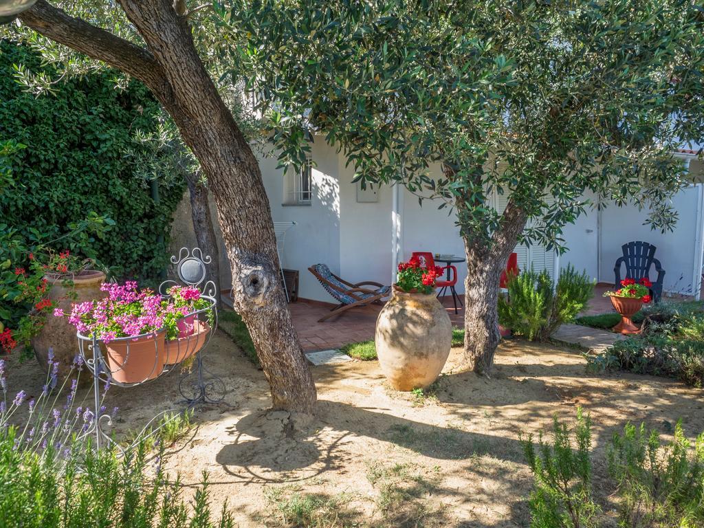 Tra Gli Ulivi Bed & Breakfast Pietra Ligure Exterior foto